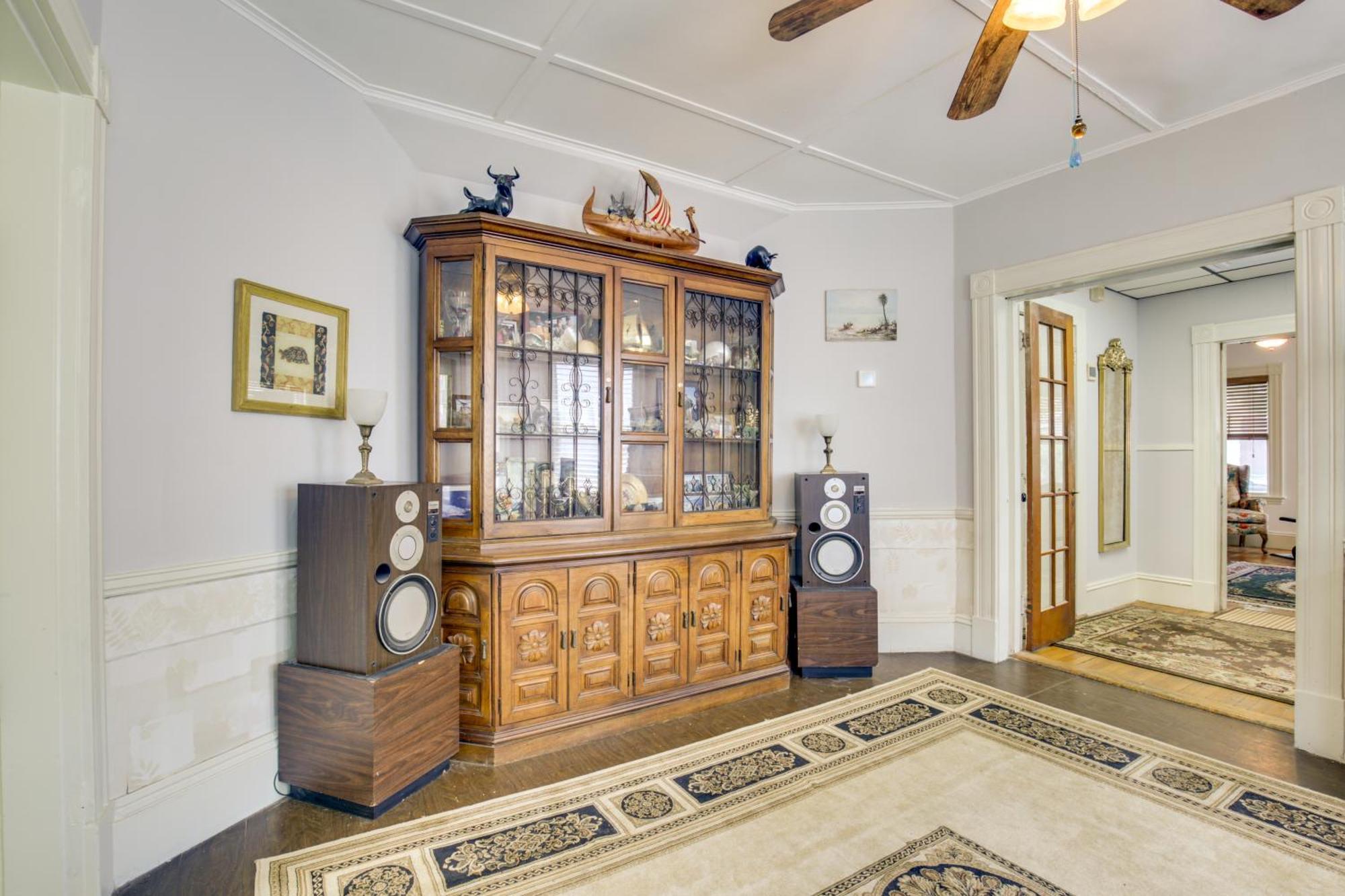 Quaint Townhome Walk To And Downtown! Hébergement de vacances Beverly