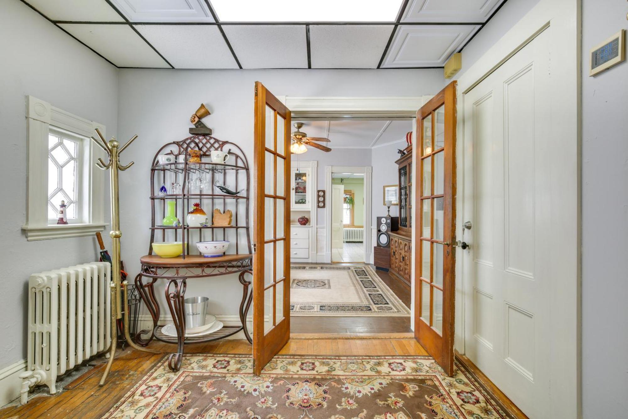 Quaint Townhome Walk To And Downtown! Beverly
