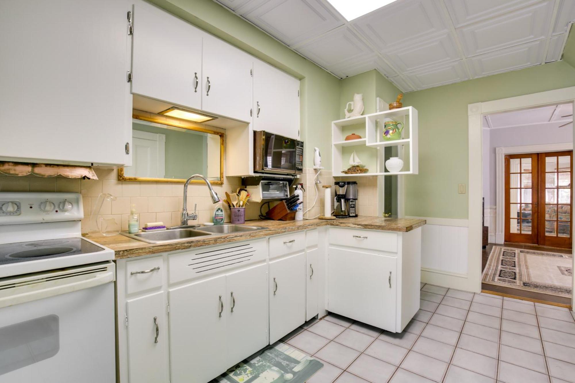 Quaint Townhome Walk To And Downtown! Hébergement de vacances Beverly